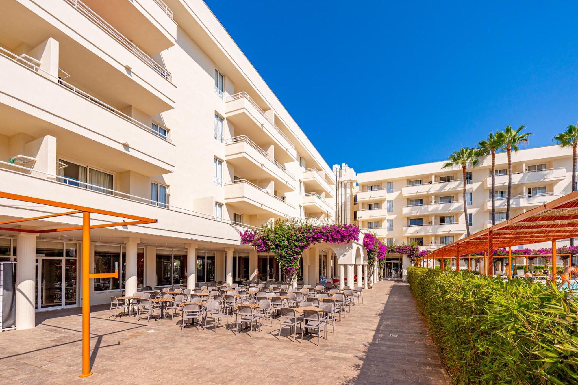 Hotel Rosella Affiliated By Intelier Sa Coma  Extérieur photo