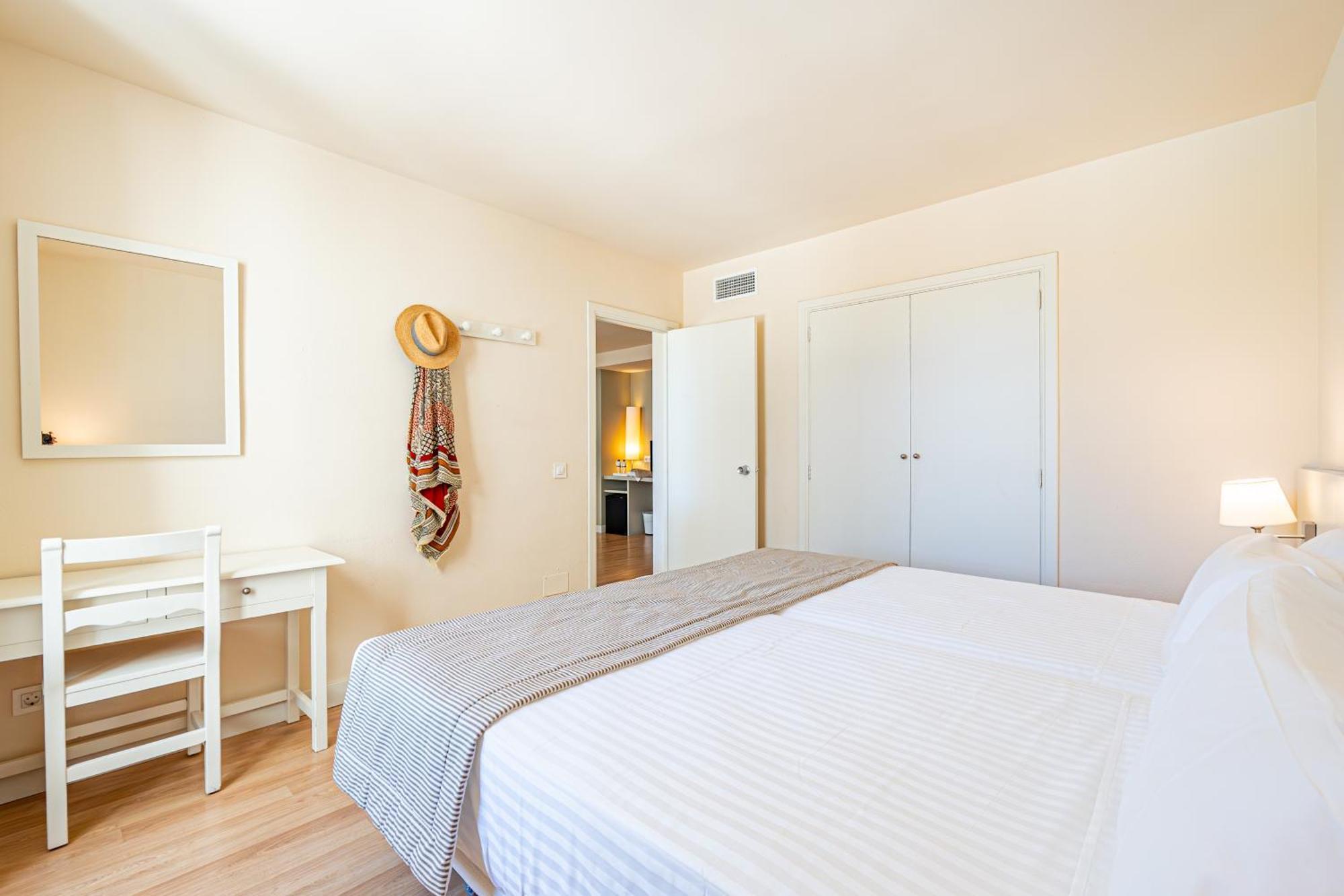 Hotel Rosella Affiliated By Intelier Sa Coma  Extérieur photo