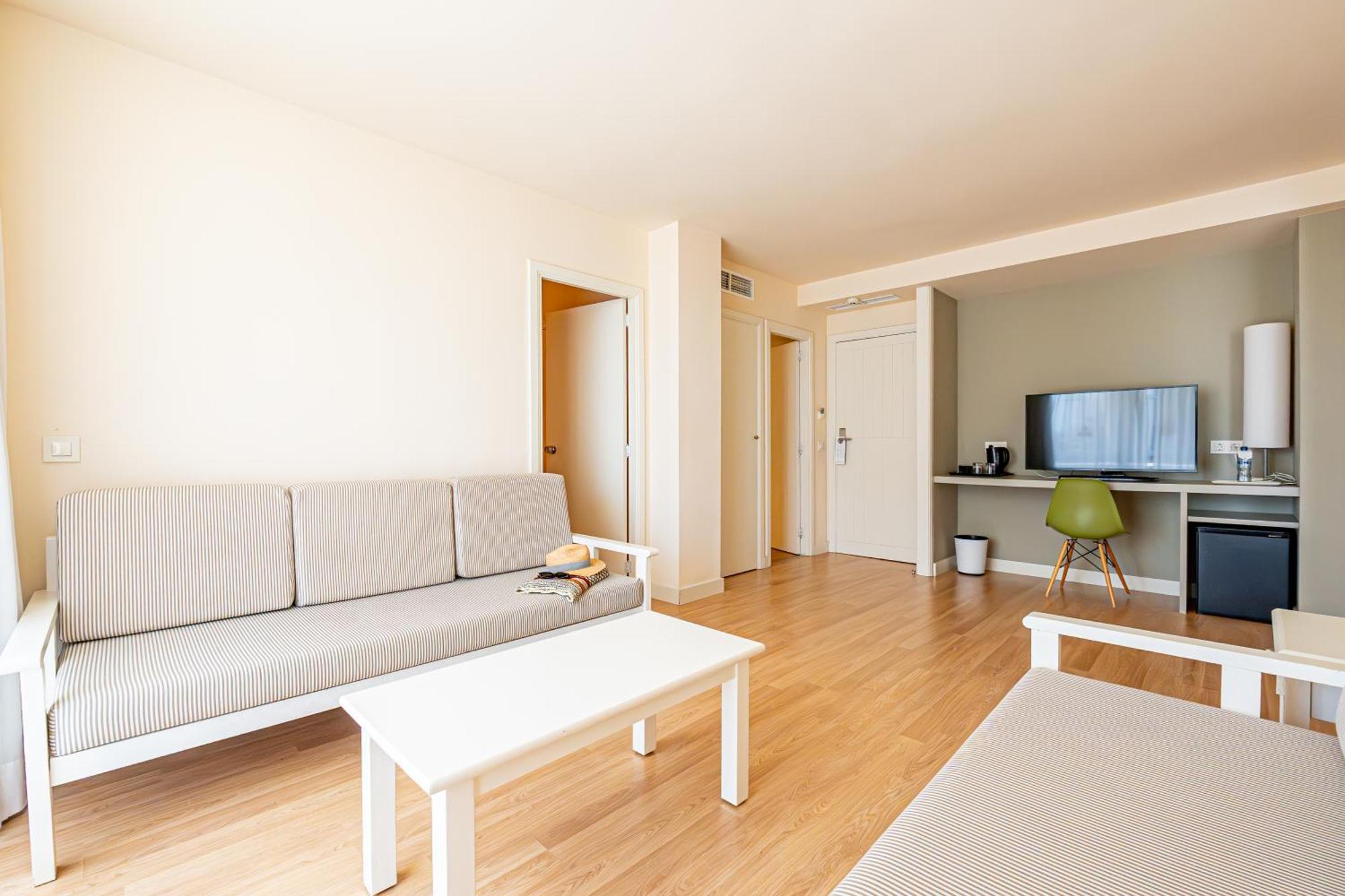 Hotel Rosella Affiliated By Intelier Sa Coma  Extérieur photo